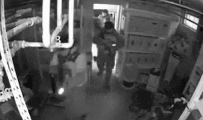 Kamera je snimila policiju i osobu koja im je bježala, morate vidjeti kako se uspjela sakriti