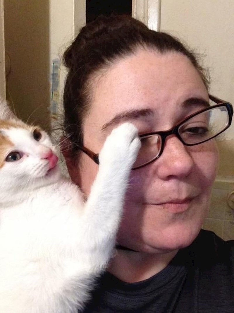 "Izgledaš bolje bez naočala"