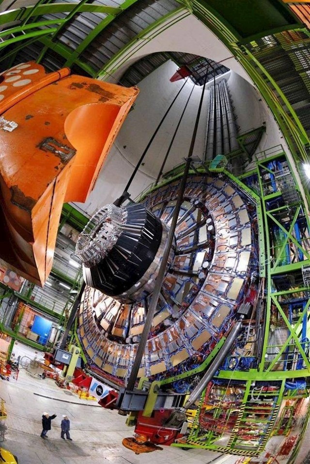 Hadronski sudarač čestica u Ženevi