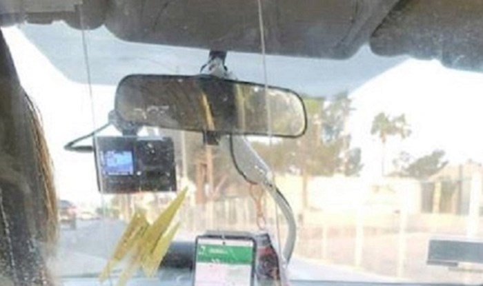 Lik je snimio prilično čudan prizor u taksiju, čemu bi ovo trebalo služiti?