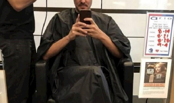 Lik je došao u frizerski salon, kada je sjeo pred ogledalo nije se mogao prestati smijati
