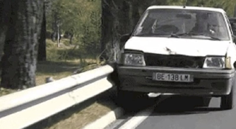 Neslana šala ovog lika zbunila je ali i nasmijala sve u prometu, pogledajte kakvo pomagalo je koristio u vožnji