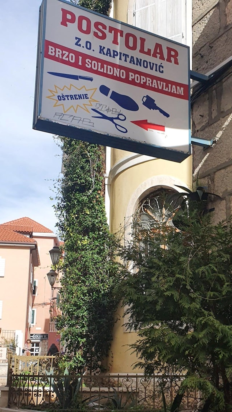 Možda je htio reći čvrsto? :D