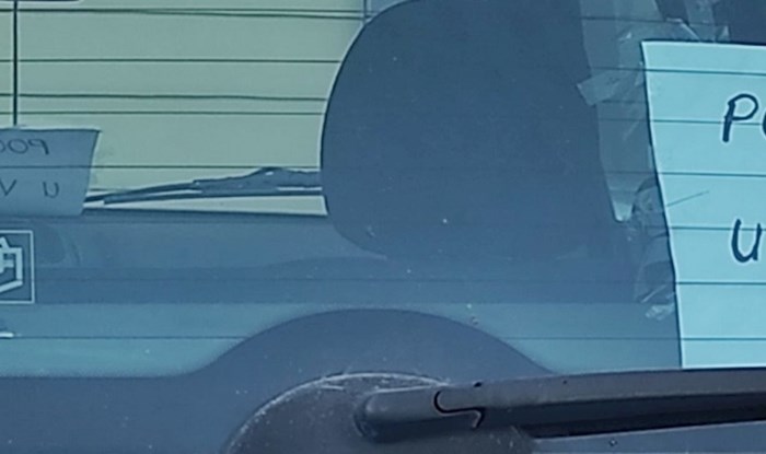 Tip iz Hrvatske na prednju i stražnju stranu automobila zalijepio je nešto iskreno i urnebesno