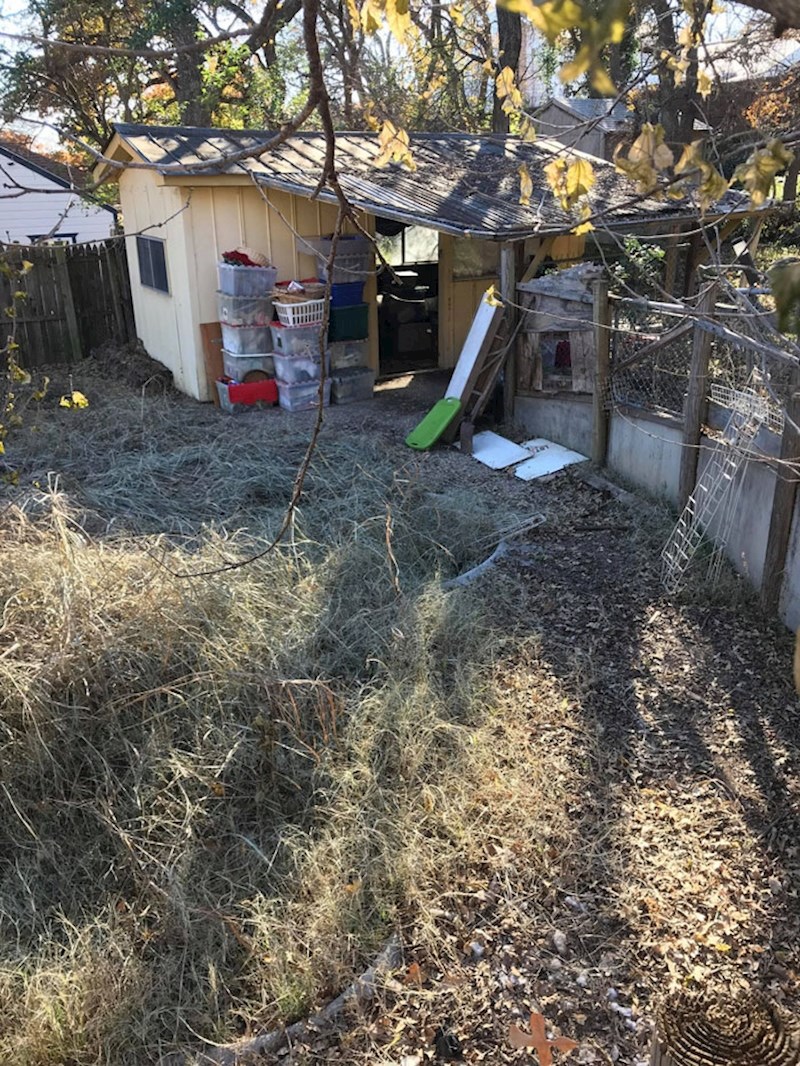 Kuća je izgrađena 1955. godine i nakon posljednjeg stanara dugo je stajala napuštena i puna smeća. Lokalna vlast namjeravala je kuću srušiti prije nego ju je John odlučio kupiti