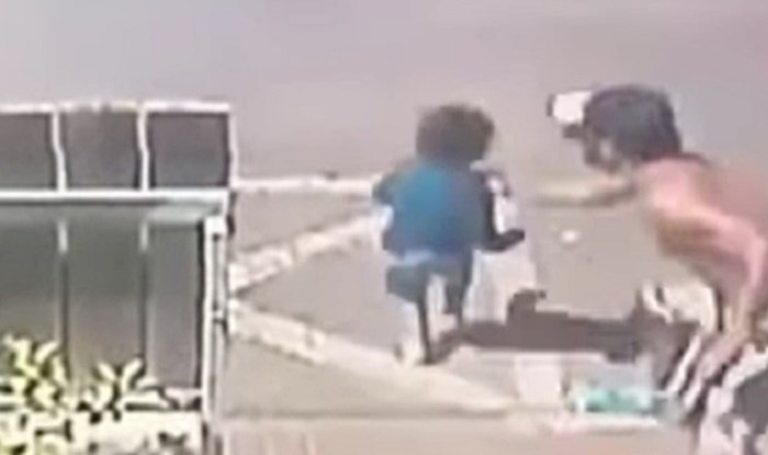 VIDEO Djevojčica je istrčala na cestu, brza reakcija ovog čovjeka spasila joj je život
