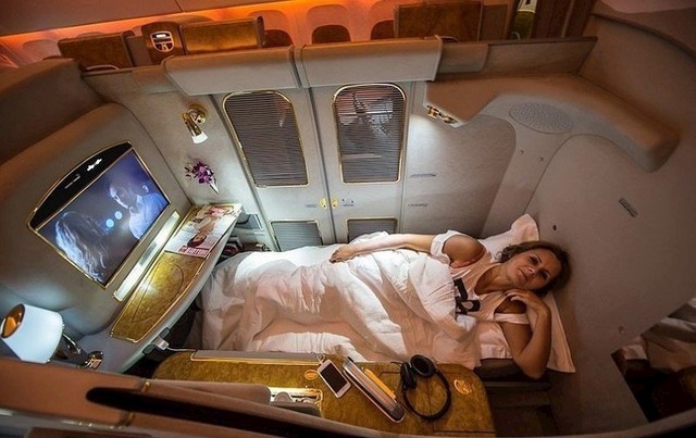 Kabina prve klase zrakoplovne kompanije Emirates Airlines