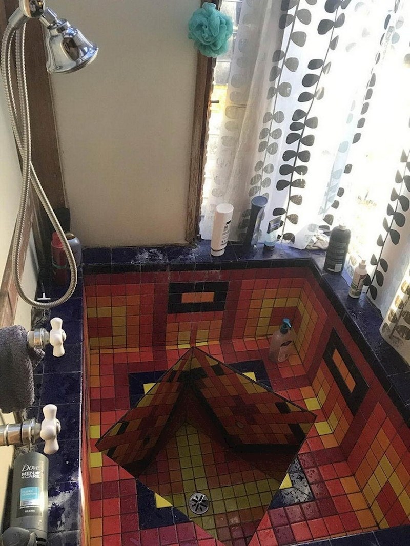 Tuš kao portal u drugu dimenziju