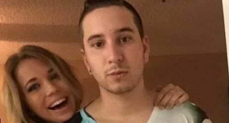 Cura mu je poklonila ovu pomalo jezivu majicu, njegov izraz lica sve govori