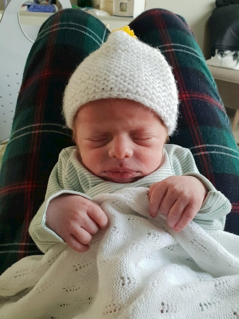 "Naša bakica je opet zaspala na kauču"