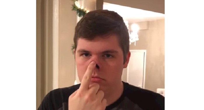 VIDEO Mladić ima neobično fleksibilan nos, ovako nešto niste vidjeli