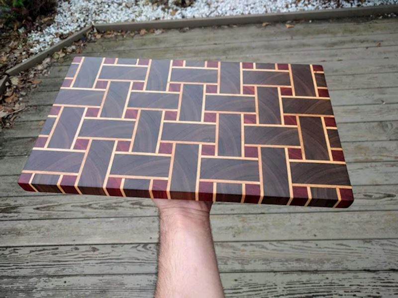 Ploča napravljena od 157 komada različitog drveta