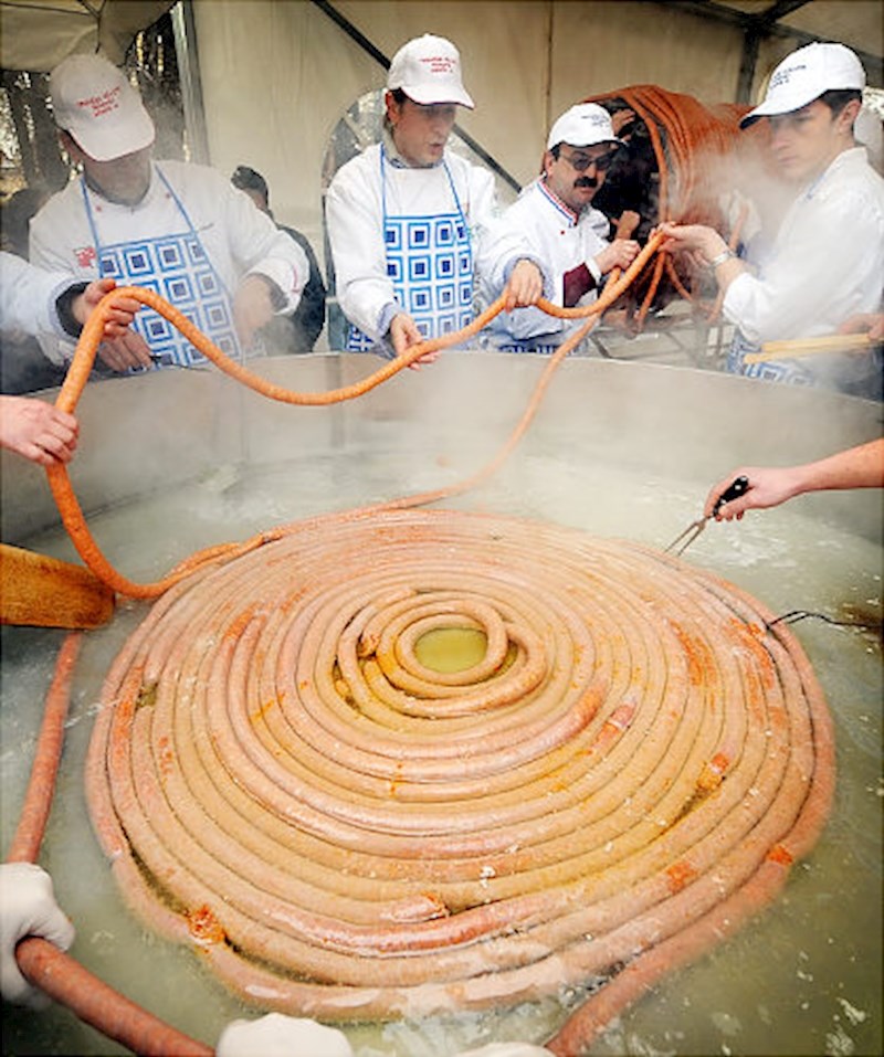 U Vinkovcima je pripremljena najduža kobasica