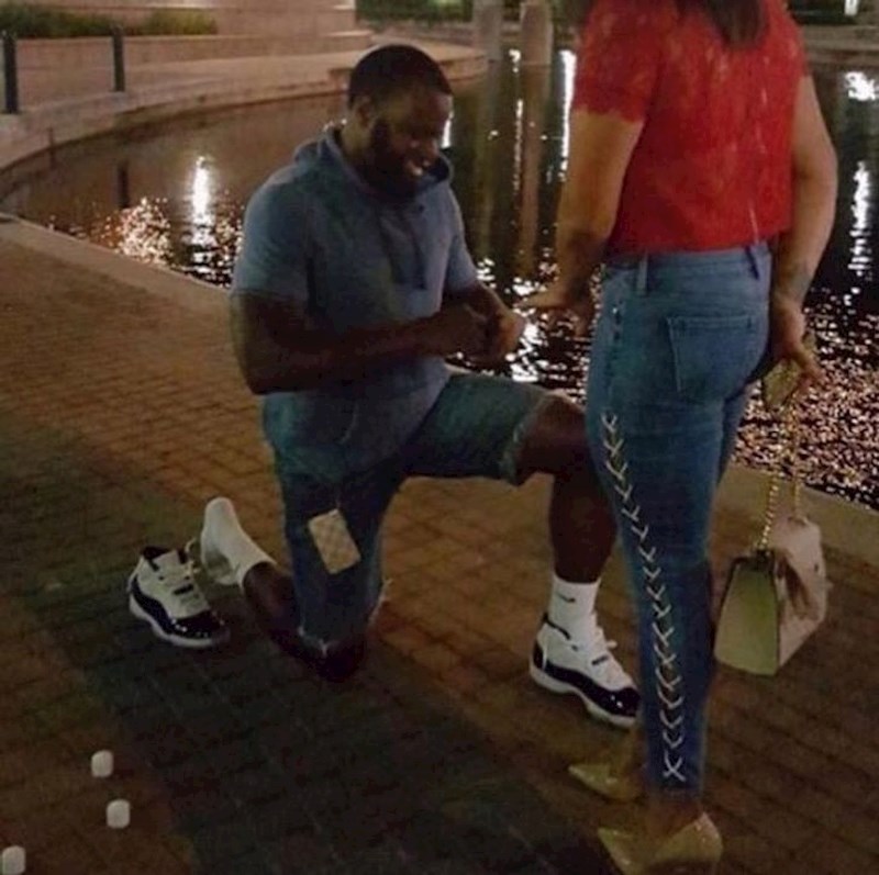 Kad voliš svoju djevojku, ali svoje tenisice ipak malo više...