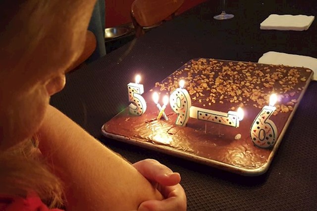 "Nije imao svjećice za moj rođendan, pa je improvizirao"