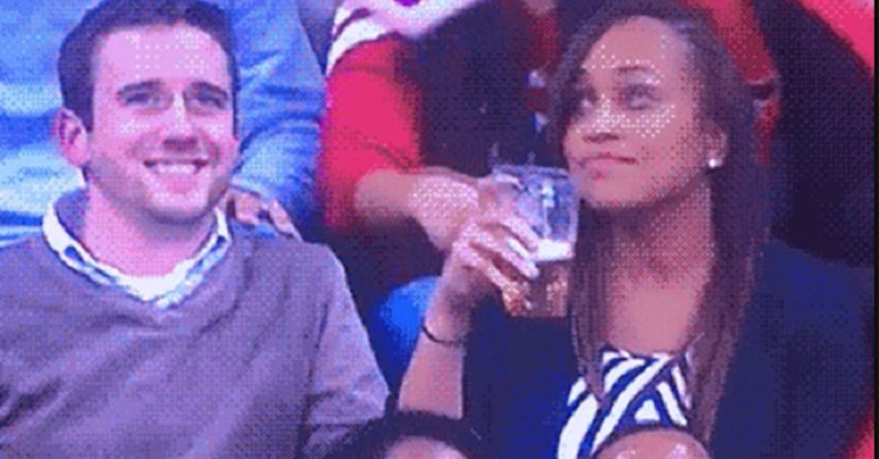 Ovaj par bio je oduševljen kad ih je snimila kamera na utakmici, ali ono što se zatim desilo nitko nije očekivao