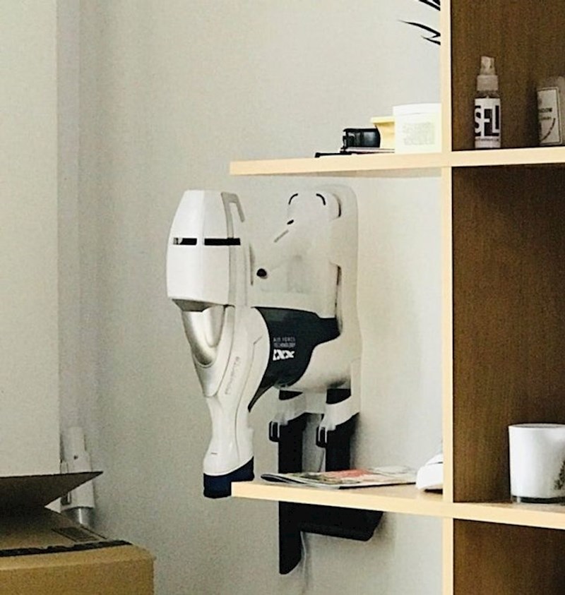 Usisavač koji izgleda kao mačka robot