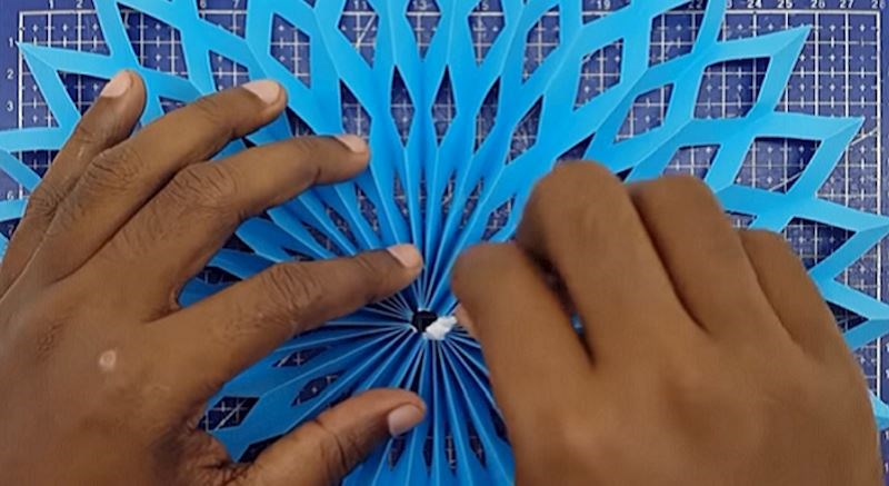 VIDEO Ideje za pahuljice od papira koje možete sami napraviti za potpuni blagdanski ugođaj