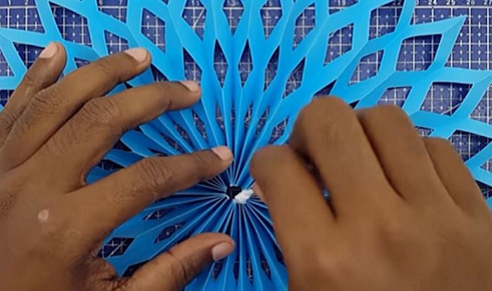 VIDEO Ideje za pahuljice od papira koje možete sami napraviti za potpuni blagdanski ugođaj