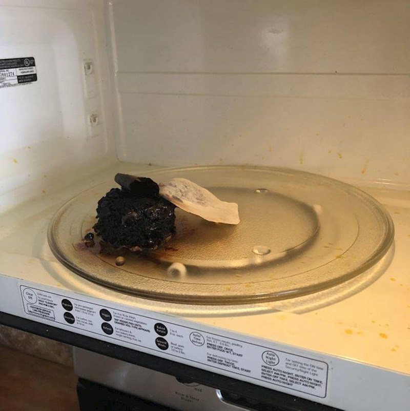 "Moja kćer je stavila grijati hranu u mikrovalnu i zaboravila na nju"