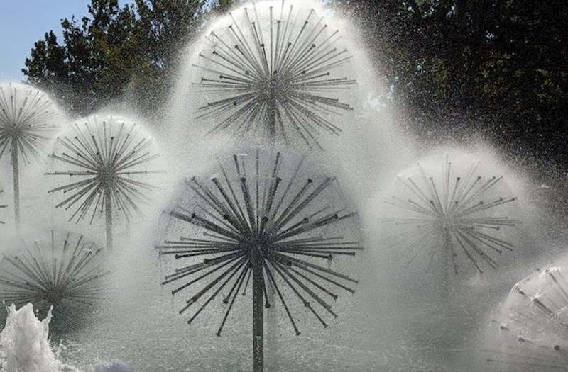 Fontana kao veliki maslačci u Azerbajdžanu