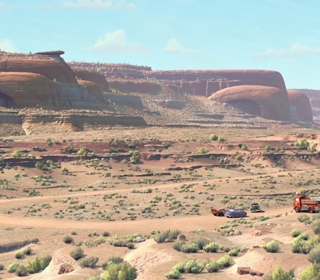 U filmu Automobili, brda u daljini su zapravo divovske stare automobilske haube i prednji blatobran.