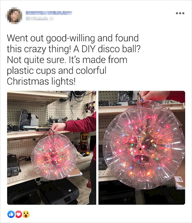 "Pronašla sam ovaj ludi predmet! Nisam sigurna što je, disco kugla domaće izrade? Napravljeno je od plastičnih čaša i božićnih lampica"