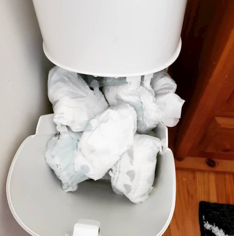 Mama koja je zaboravila staviti vrećicu u kantu za smeće