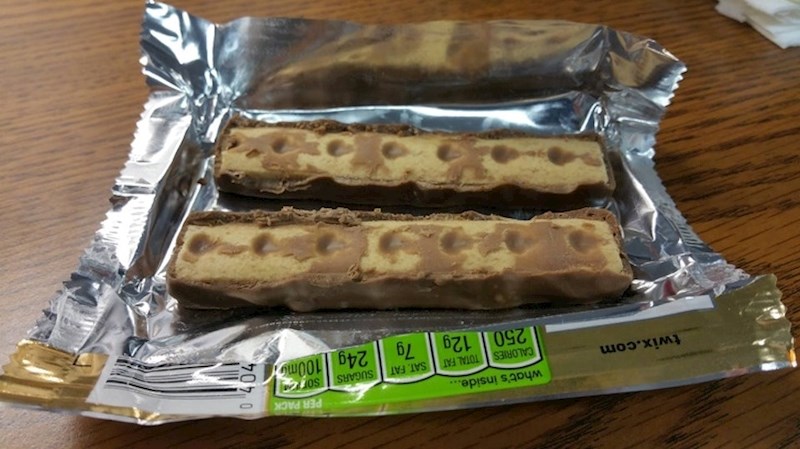 "žena me je pitala može li dobiti malo moje čokoladice, ali nije rekla na koji dio misli..."