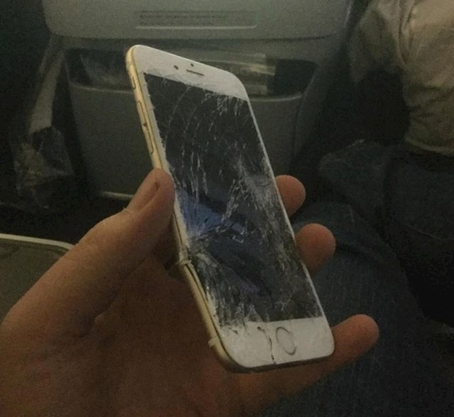 "Mobitel mi je ispao iza sjedala u avionu na putu za Tokyo"