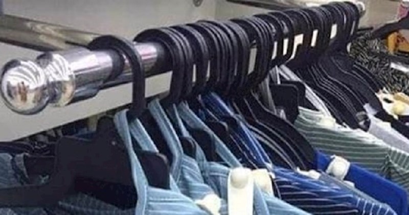 Kupci su se nasmijali kada su ugledali što se prodaje uz majice, ovo je očito novo normalno