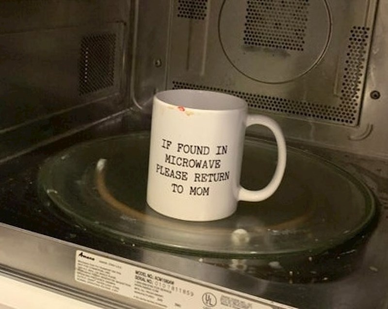 "Kupila sam ovu šalicu mami prije par godina, napokon sam ju našla u mikrovalnoj i vratila joj ju"