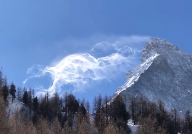Ovo nije oblak, nego vjetar koji raznosi snijeg s planine