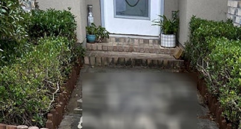 Lik je parnim čistačem napisao poruku koja je nasmijala cijelo susjedstvo