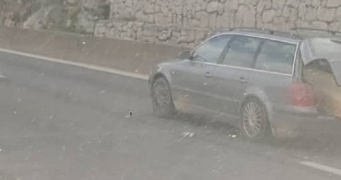 Netko je na cesti kod Splita snimio opasan prizor, pogledajte što tip vozi u autu