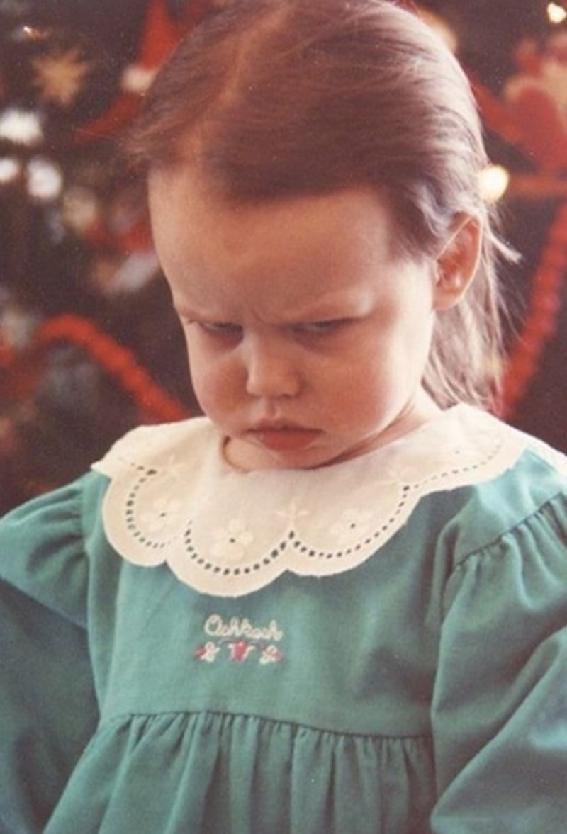 Ovu curicu nešto je jako naljutilo