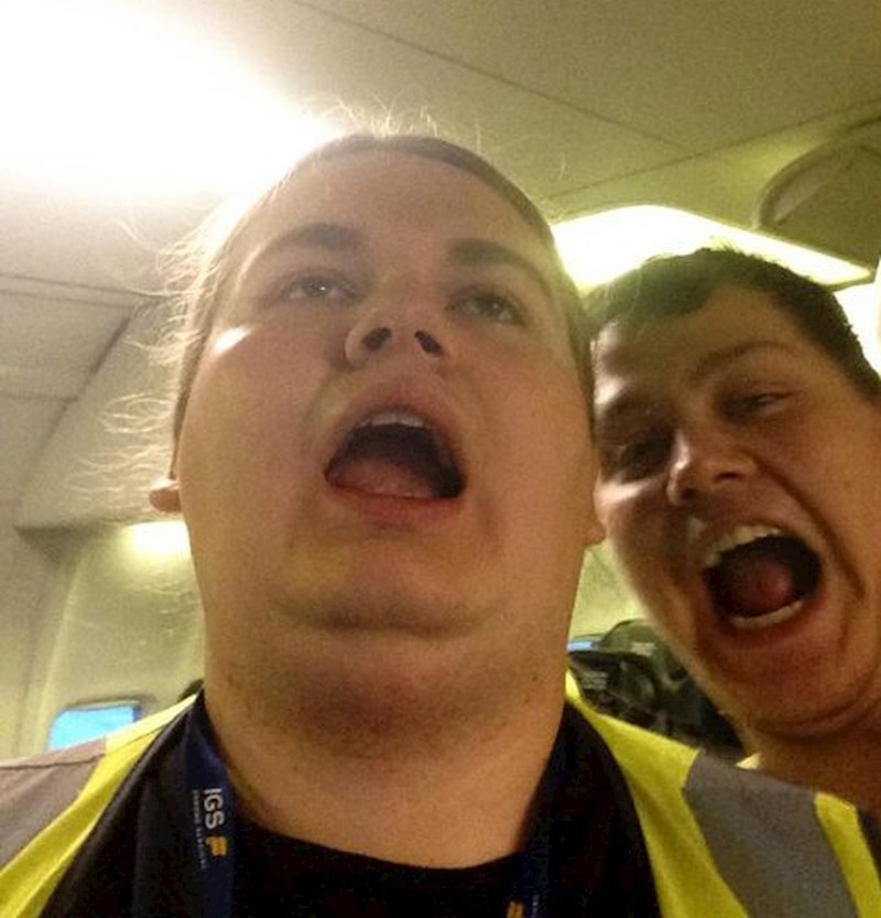 "Ostavio sam mobitel na aerodromu. Kada sam ga dobio natrag, pronašao sam ovu fotku u njemu"