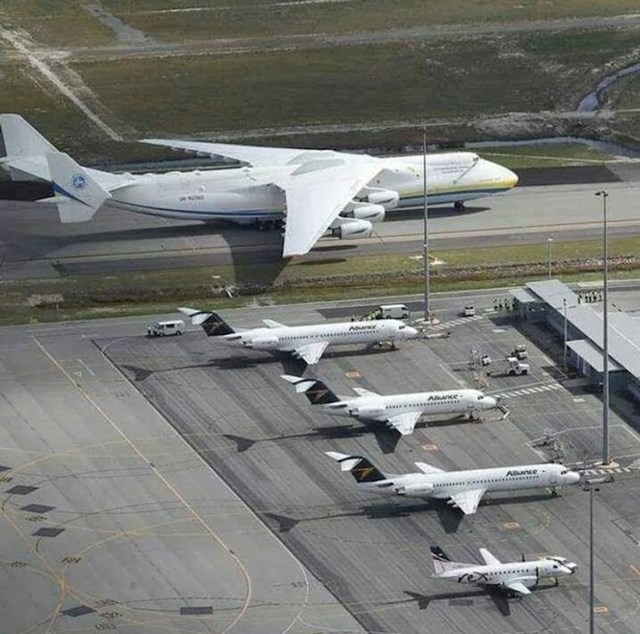 Najveći avion na svijetu u usporedbi s normalnim putničkim avionima