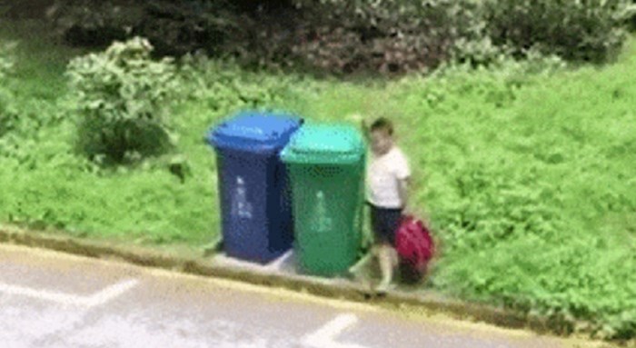 Ovaj mališan nasmijao je sve susjede svojim bacanjem smeća, mislio je da ga nitko ne gleda