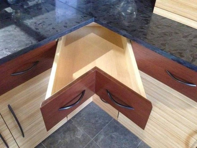 Vrlo čudna ladica