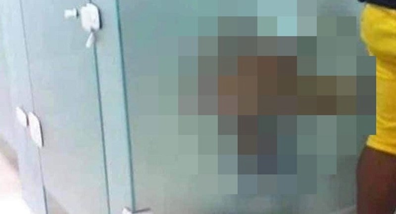 Lik je objavio prizor koji je ugledao u javnom zahodu, kako je ovo moguće?