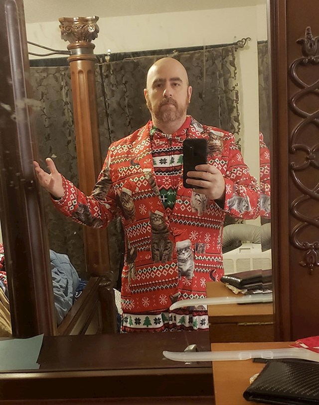 "Žena mi je rekla da se prigodno obučem za božićno fotografiranje..."