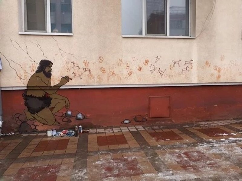 Netko je ostavio otiske dlanova na zgradi, ovako su to riješili: