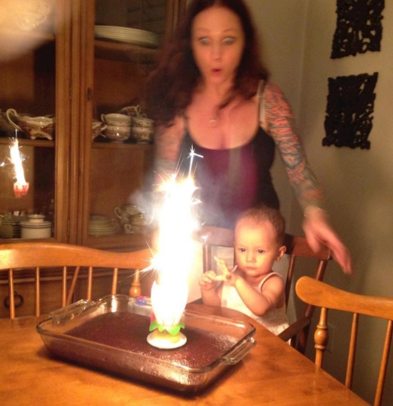 "Prvi rođendan našeg sina. Nismo imali pojma da je u svijeći prskalica!"