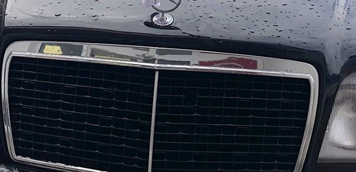 Znak ovog Mercedesa dobio je božićno ruho, pogledajte kako ga je ovaj Dalmatinac ukrasio