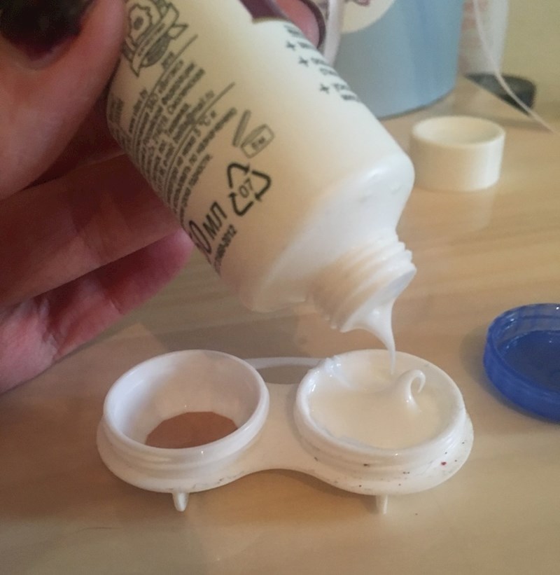 Kozmetiku za putovanja možete ponijeti u kutijici za leće