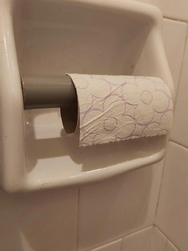 "Kod prijatelja sam u WC-u"