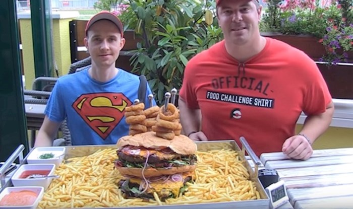 VIDEO Ova dva čovjeka pokušala su pojesti XXL burger od 8 kilograma, mislite li da im je uspjelo?