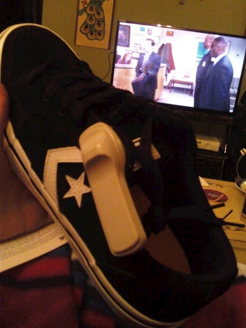 Poslali su mu tenisice s uređajem protiv krađe