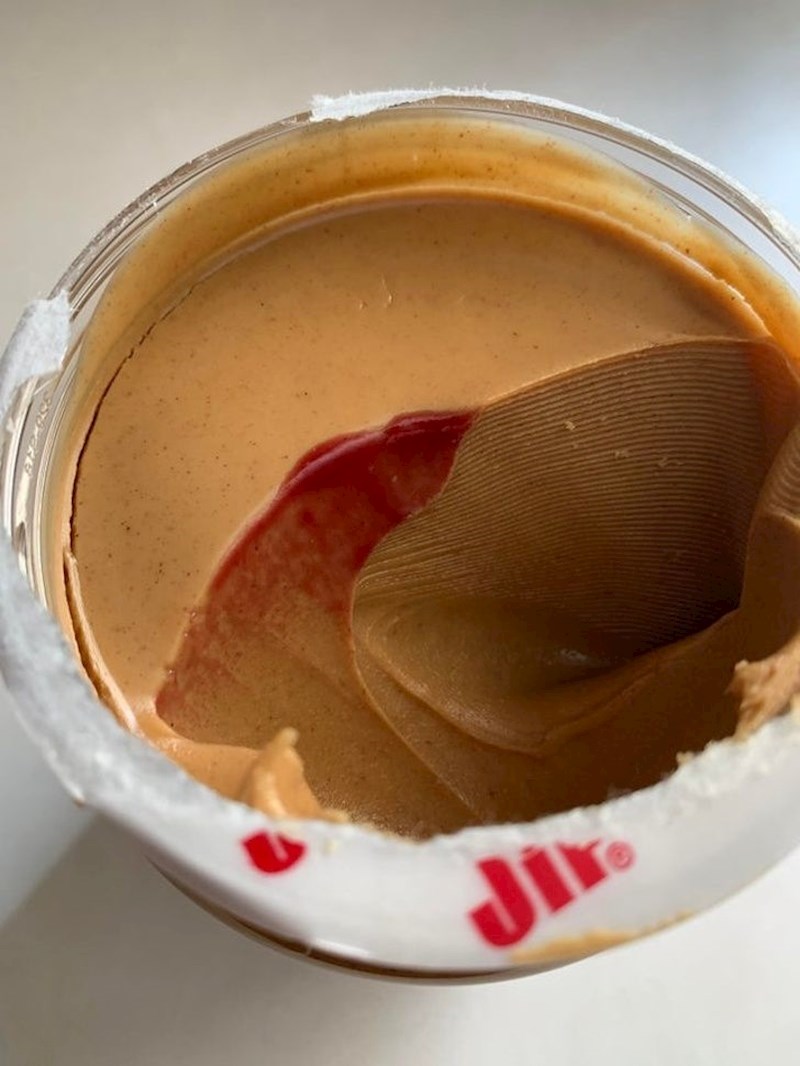 Tragovi marmelade u maslacu od kikirikija...